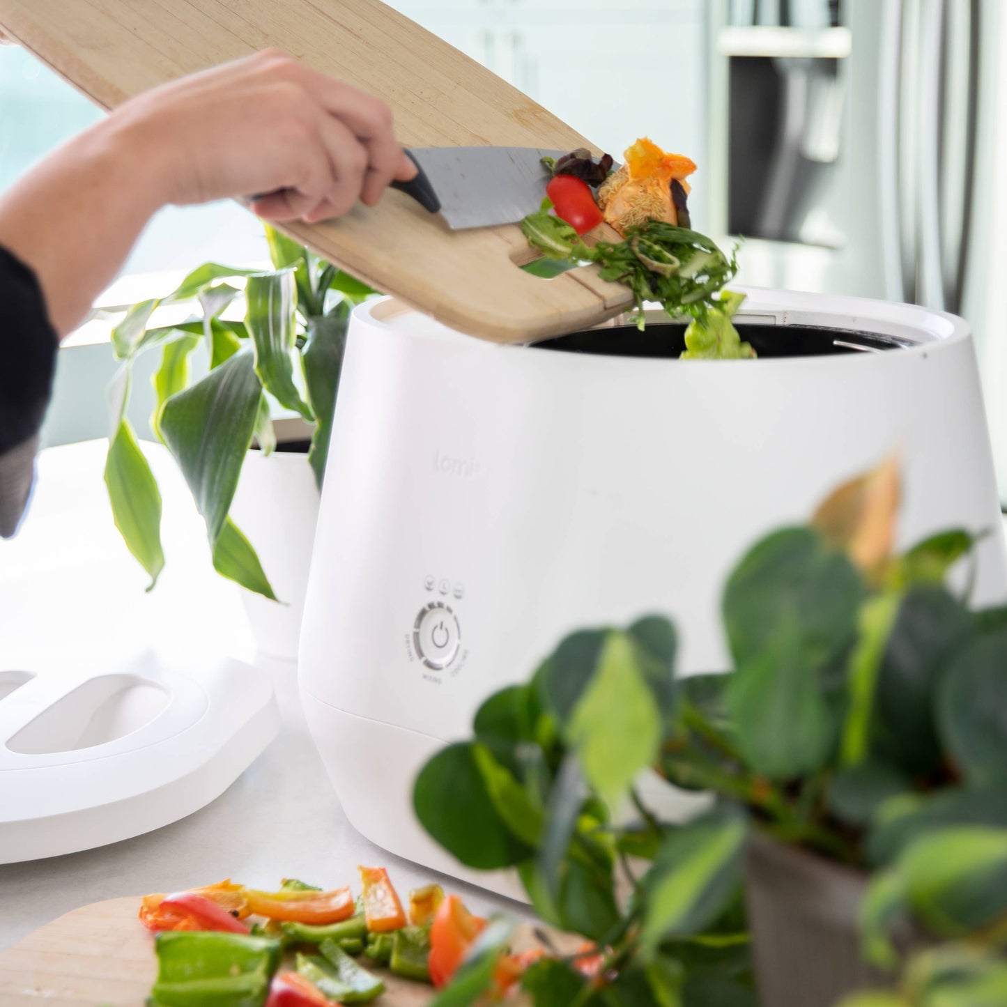 Lomi Smart Waste™ Kitchen Composter